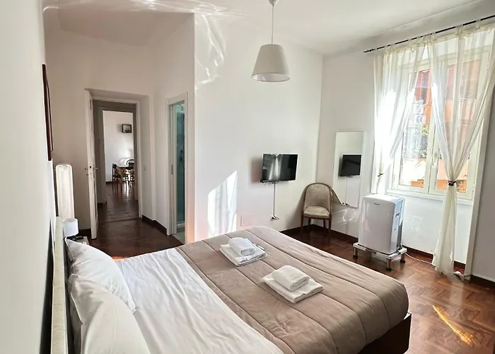 Trastevere Rome's Heart Charming & Cozy 3 Апартаменты *